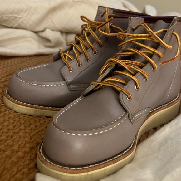 Red Wing Heritage Women’s 6-in Classic Moc Boots - Picture 2 of 7